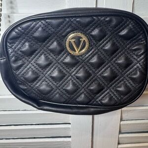 Vera New York Quilted Faux Leather Oval Crossbody Camera Bag Black Chain Strap